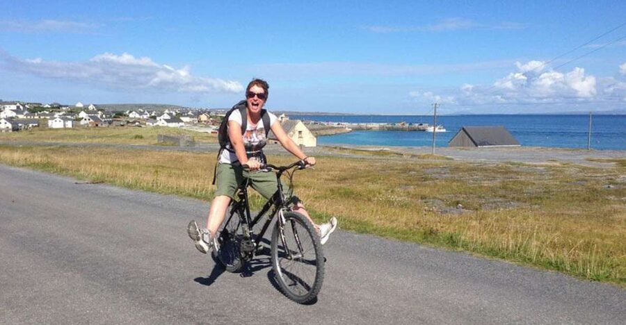 From Doolin: Day Trip to Inisheer with Bike or Bus Tour - Meeting Your Guide on the Pier, Then Choosing Bike or Mini Bus