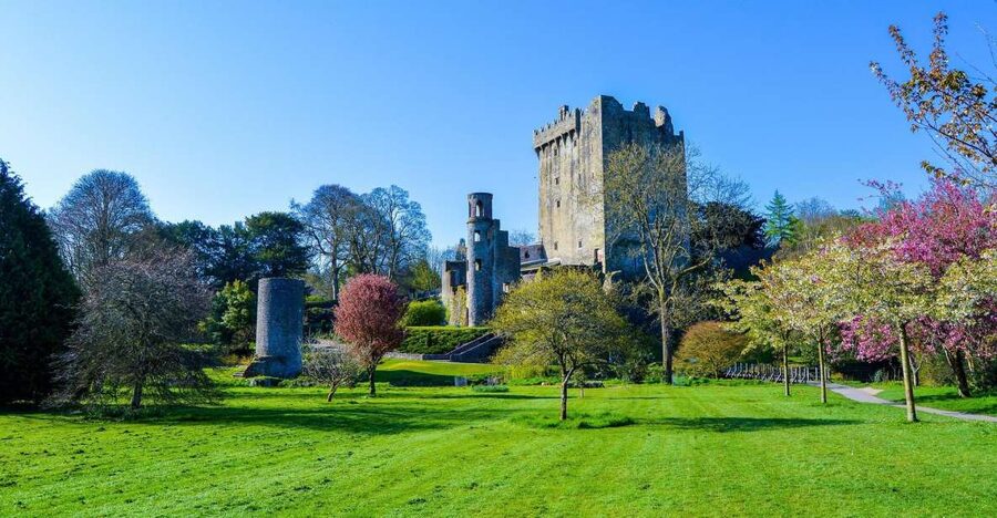 From Dublin: 6-Day All of Ireland Rail Tour - Ring of Kerry Day 2: Lakes of Killarney, Moll’s Gap, and Carrantuohill