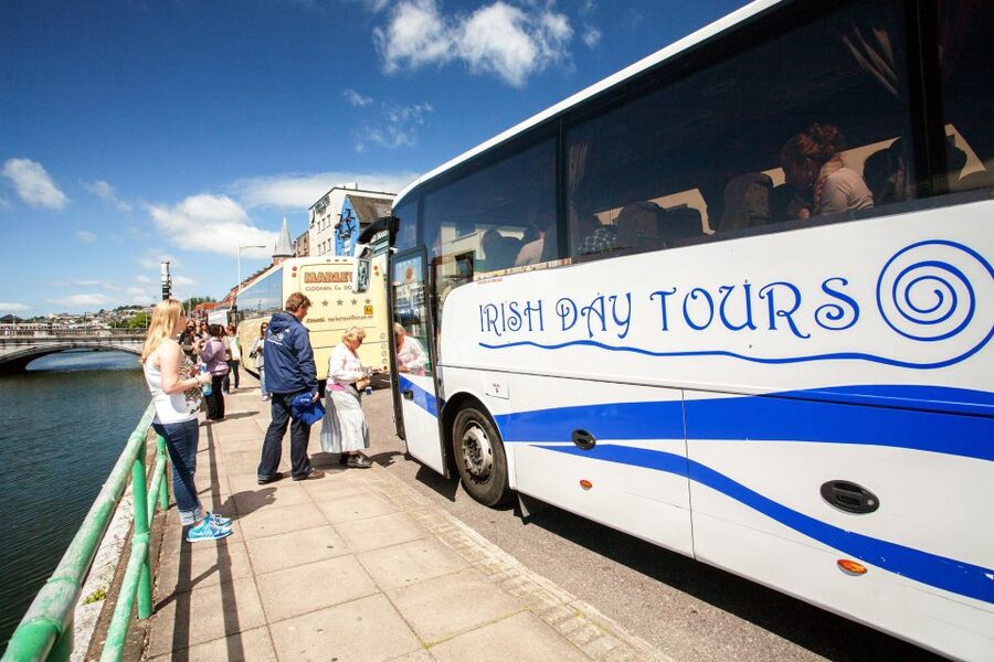 From Dublin: Blarney, Rock of Cashel and Cahir Castles Tour - Rock of Cashel: A One-Hour Guided Tour Through Medieval Layers