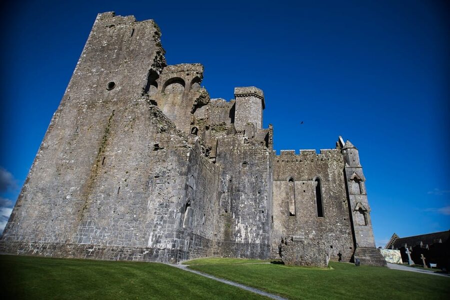 From Dublin:Cork,Cahir Castle,Rock of Cashel Tour in Spanish - Entry Included, No Lunch Included: Price and Value in Real Terms