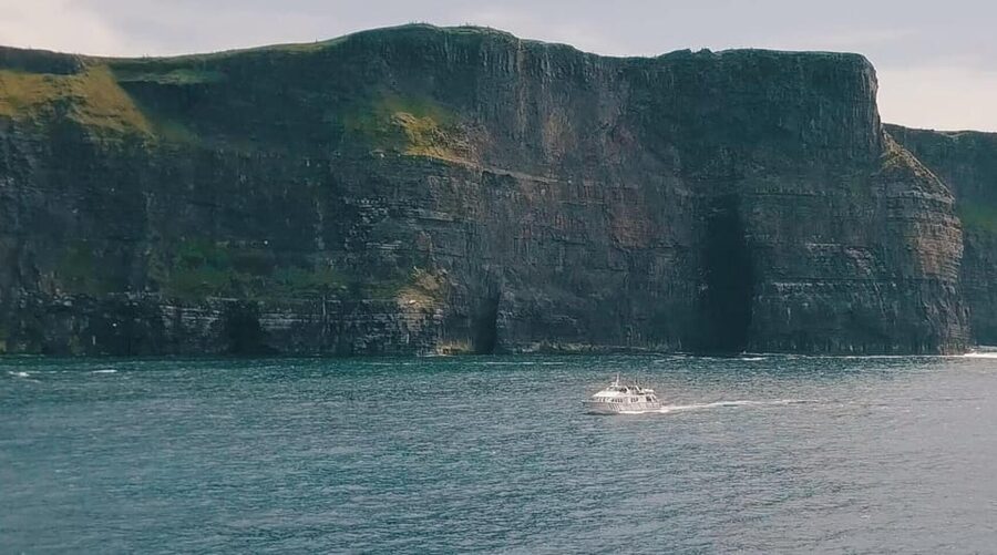 From Dublin: Galway + Cliffs of Moher Boat Cruise in Spanish - Galway on your terms: Latin Quarter, Eyre Square, Spanish Arch