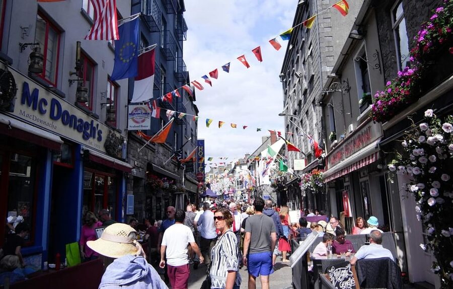 From Dublin: Galway + Cliffs of Moher Boat Cruise in Spanish - The Cliffs of Moher boat cruise: what you really get in 1 hour
