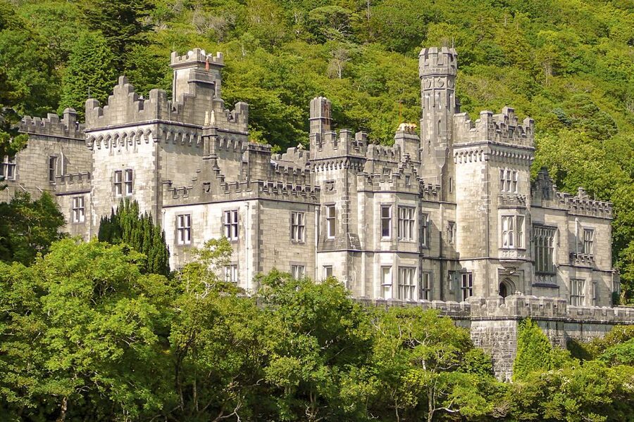 From Galway: Connemara & Kylemore Abbey Full-Day Guided Tour - Connemara and Kylemore Abbey, on one tight bus day