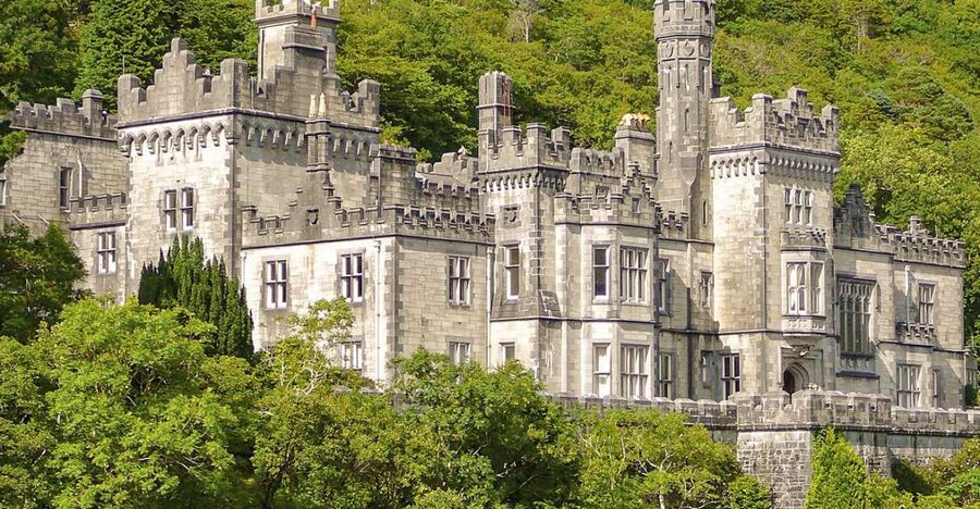 From Galway: Connemara & Kylemore Abbey Full-Day Guided Tour - Walking, weather, and what to pack so the day stays fun