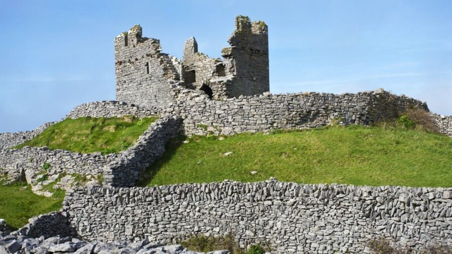 From Galway: Day Trip to Inisheer with Bike or Bus Tour - Bike tour or mini bus: sunken churches, shipwrecks, and castles