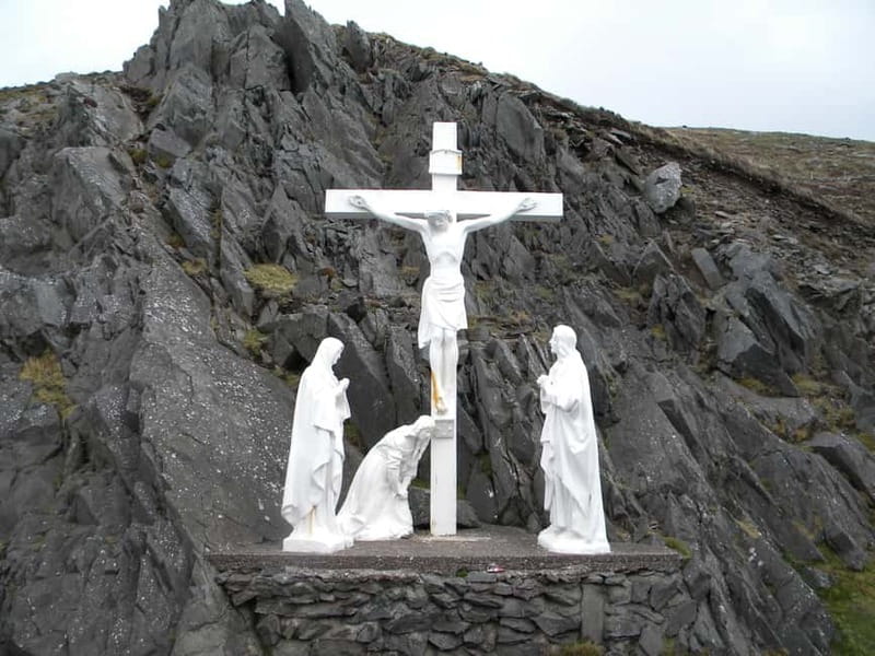 From Killarney: Dingle and Slea Head Peninsula Day Tour - Dingle town for lunch and browsing: pubs, shops, and harbor life