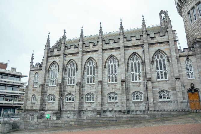 Full Coverage Dublin PRIVATE City Tour With Locals - The private guide factor: stories that shape what you see