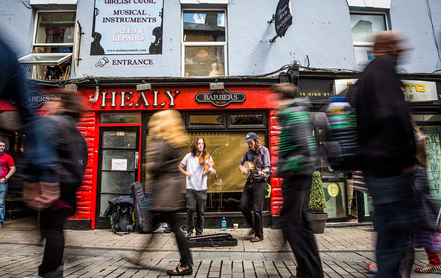 Galway: Best of Galway City & Claddagh Walking Tour - From old merchant families to Lynch’s Castle clues