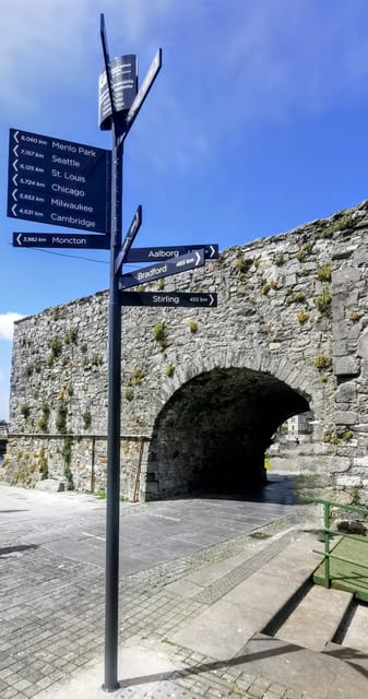 Galway City: Evening Guided Walking Tour of Galway City - King’s Head Bistro: The Execution of King Charles Story, Told Where It Matters