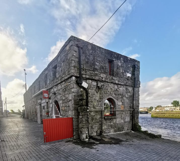 Galway City: Evening Guided Walking Tour of Galway City - Claddagh Ring at Thomas Dillons: Love, Loyalty, and Friendship in a Single Symbol