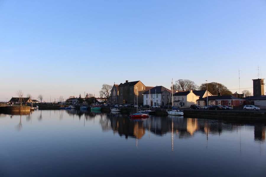 Galway City: Evening Guided Walking Tour of Galway City - Kirwan’s Lane, Tigh Neachtain, and the Final Pull to Spanish Arch