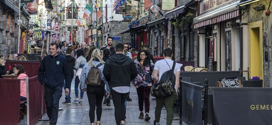 Galway City: Guided 1.5-Hour Walking Tour - From merchants to the City of the Tribes