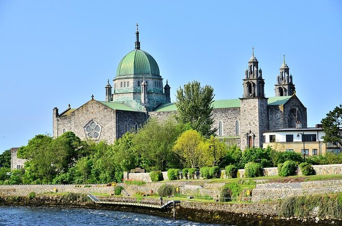 Galway Historic city Tour - 2.5hr Family & Friends Private groups - Hardiman Hotel Meet-Up and Eyre Square, Galway’s Starting Point