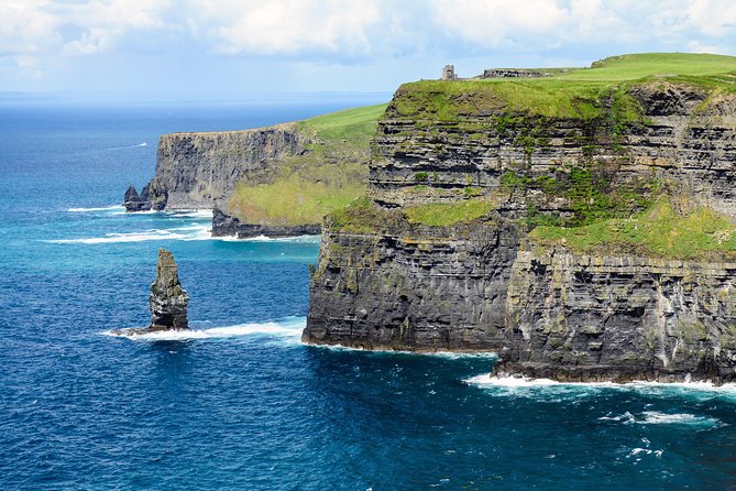 Galway to Cliffs of Moher, Aillwee Cave & Dunguaire Castle Tour - Stop 1 at Dunguaire Castle, for photos and a quick history hit