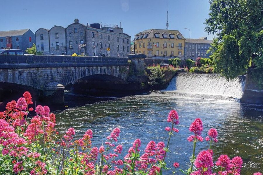 Galway: Welcome to Galway Walking Tour - Starting at Eyre Square, Then Moving Like a Local