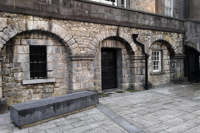 Guided tour of Kilkenny in French with an Irish guide - Black Abbey and St. Mary’s Cathedral for faith, power, and architecture