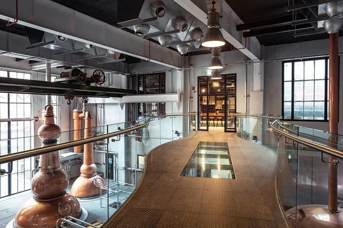 Guinness Storehouse, Irish Whiskey Experience and Brazen Head - Brazen Head: a quick photo stop at an 11th-century pub
