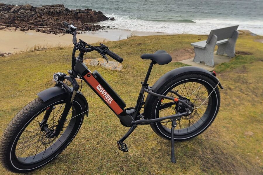 Gweedore: Guided eBike Tour - Glenveagh valley and Glenveagh Castle by Lough Veagh
