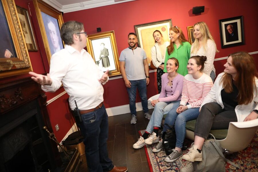 Kilkenny: Smithwick's Beer Experience - The tasting bar finish, pint in hand or three ales with the paddle