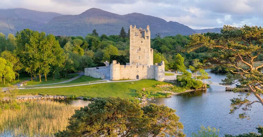 Killarney: Gap of Dunloe Pony, Trap & Traditional Boat Tour - The 7-mile pony and trap through the Black Valley and Gap of Dunloe