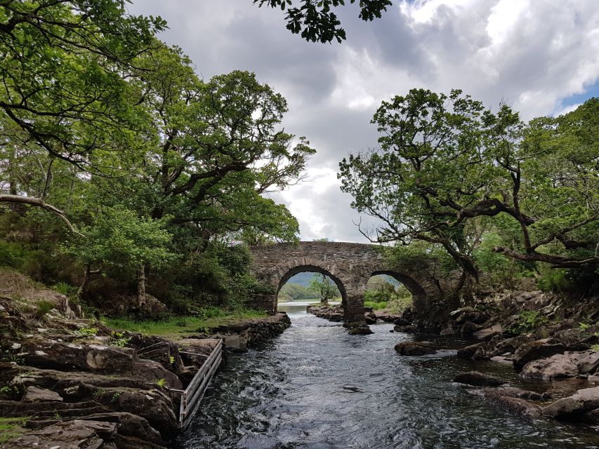 Killarney: Gap of Dunloe Walking and Boat Tour - Lord Brandon’s Cottage: lunch, rest, and a cash-only reality