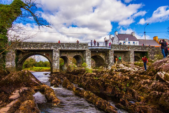 NO 1 Ring of Kerry Tour inc Killarney Lakes & National Park - Meeting at Deros Tours on Main Street, Then Getting Seated Smart