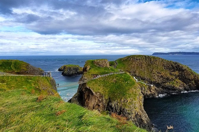 Northern Ireland Including Giant's Causeway Rail Tour from Dublin - Dunluce Castle photo stop: 10 minutes is for one thing