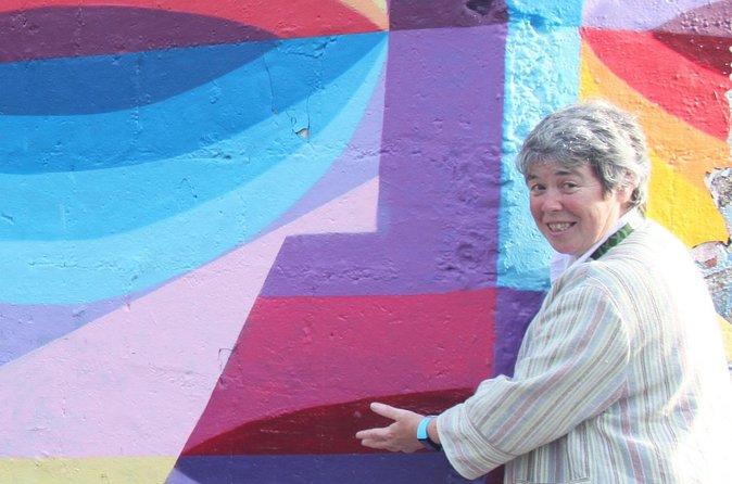 Outdoor Walking Tour in Wonderful Walls of Galway City - The guide matters: Karen O’Leary’s style and why it works