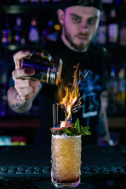 Premium Cocktail Class - Behind the bar: your hands-on cocktail moment