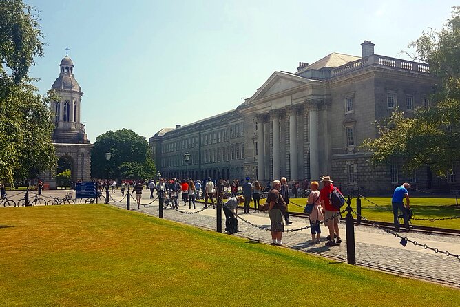 Private Fantastic Walking Tour of Dublin - Leinster House and St Stephen’s Green: the calmer middle of the route