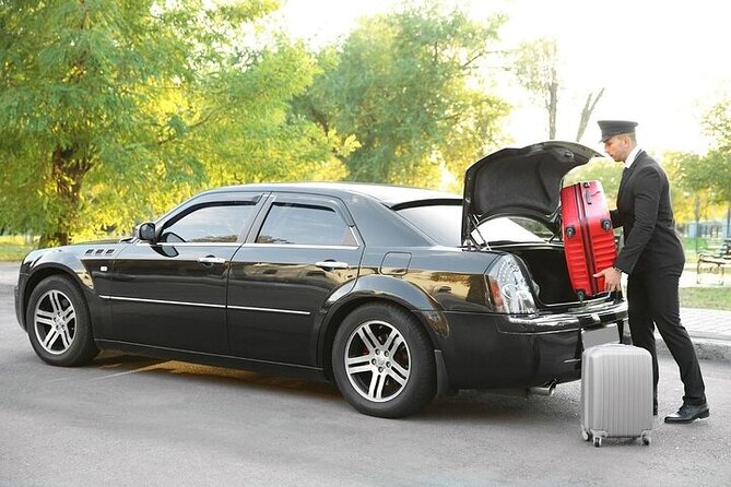 Private One-way Airport Transfer Dublin Airport To Dublin - The Ride Into Dublin: Private Comfort, Local Help, and Clean Cars