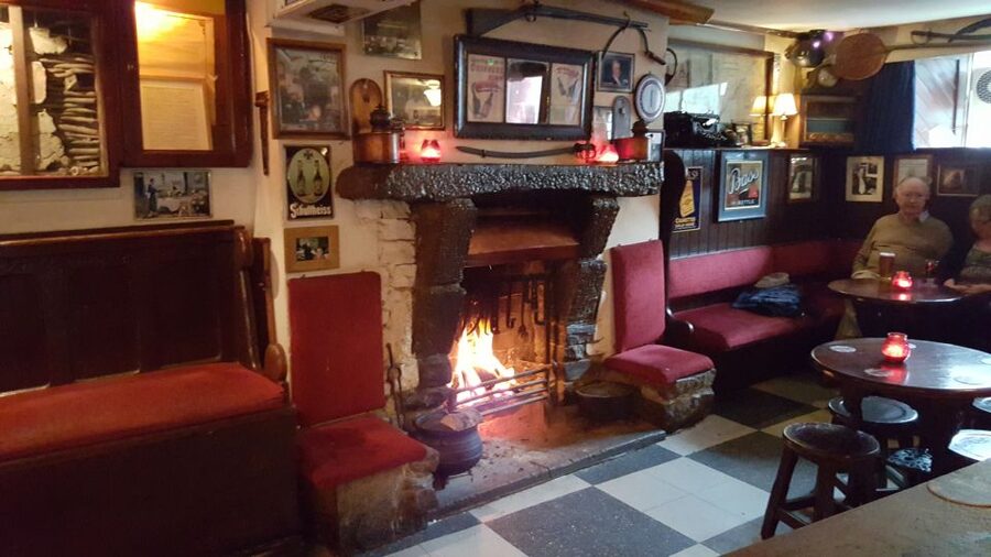 Private rural Ireland whiskey tour with Tullamore D.E.W. - Athlone break time, shopping, and planning your lunch