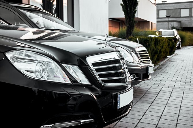 Private Sedan (4 seats) Transfer from Dublin Airport to Dublin City Center - Door-to-Door Ride Into Central Dublin (Comfort Plus Control)