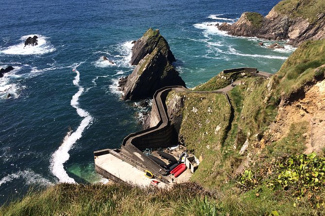 Private tour of Dingle and Slea Head with accredited guide - Dunquin Pier: the west end feeling, with actual sea traffic