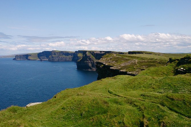 Private tour to the Cliffs of Moher guided in Spanish - Quick hits before you go