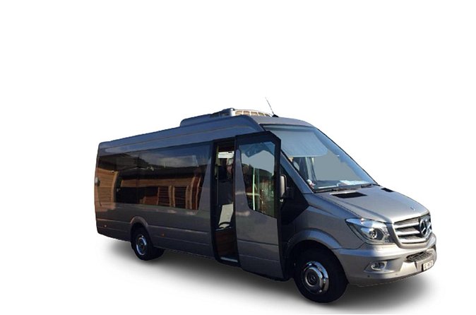 Private Transfer Coach (15 Seats) from Dublin city center to Dublin airport - On board: comfort and a smooth handoff to the terminal
