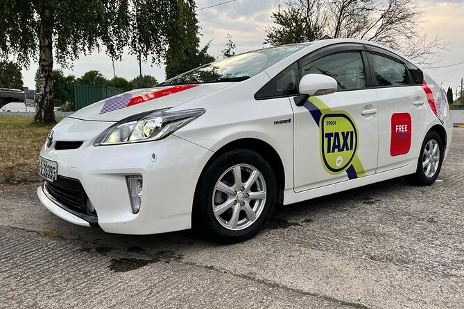 Private Transport from Dublin City to Dublin Airport - The Ride Experience: Air-Conditioned Hybrid Car and WiFi Onboard