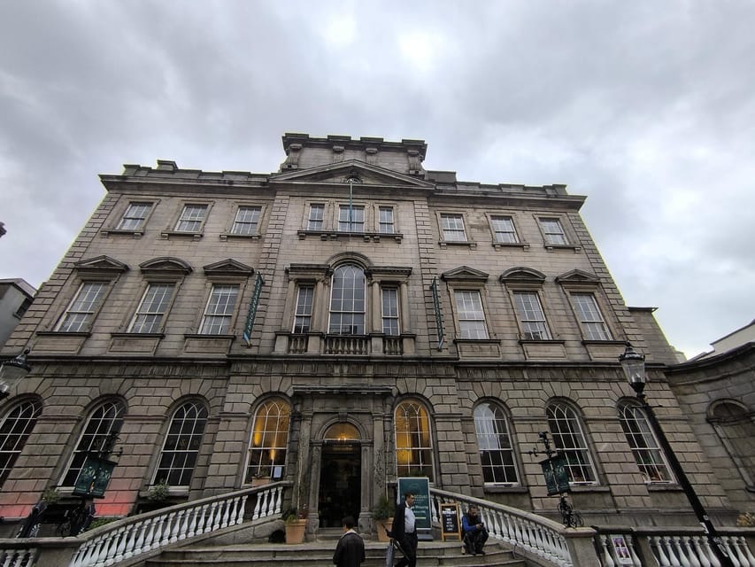 Secret and unusual Dublin: guided walking tour - Stop at Dublin Castle: emblematic architecture with layered meaning