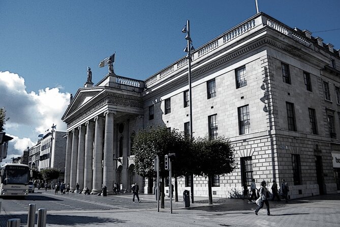 Self-Guided Scavenger Hunt: Dublin Adventure - Hapenny Bridge: where the hunt turns into photo fun
