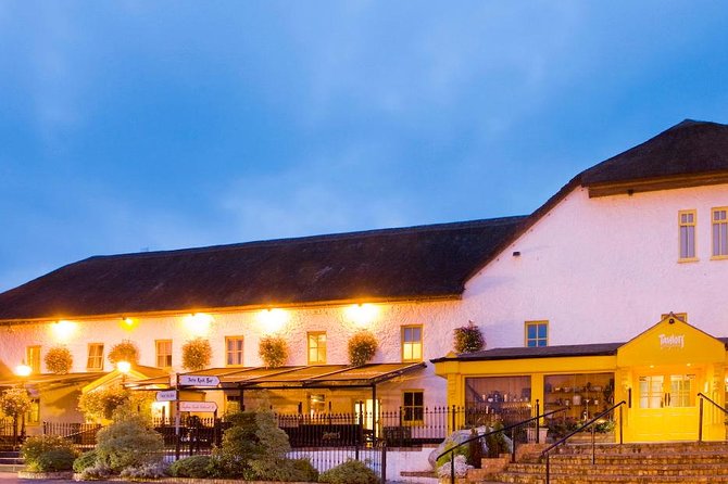 Skip the Line: Irish Night Show Including 4-Course Dinner Ticket - Two hours of Irish dancers and live folk music: what the show is really like