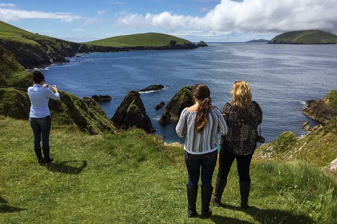 Slea Head Photo & Sightseeing Tour - Stop 3: Coumeenoole Beach when the tide is in your favor