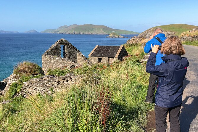 Slea Head Photo & Sightseeing Tour - Stop 5: Dunquin rocky beach and the Blasket Islands in the background