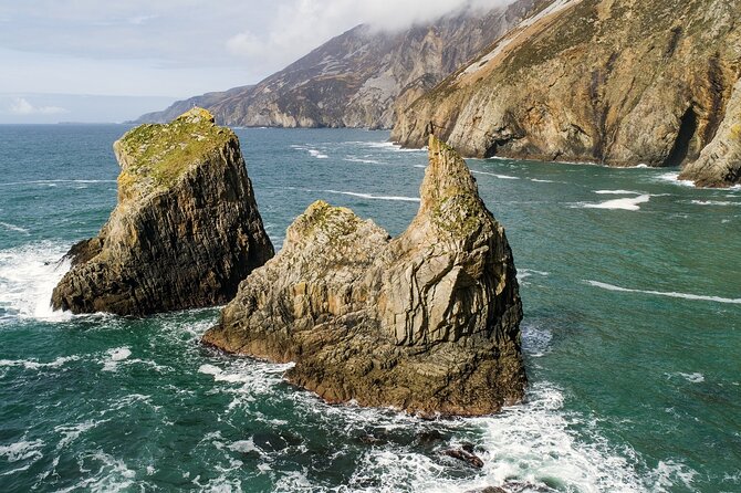 Slieve League cliffs cruise. Donegal. Guided. 1 ¾ hours. - Killybegs departure and Rotten Island lighthouse (1838)