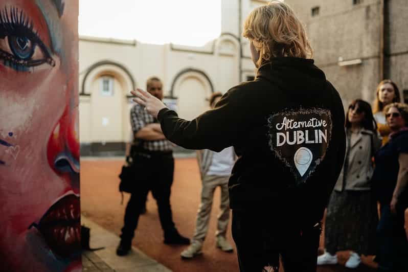 Street Art Walking Tour - Crampton Court: finishing at the place that supports artists