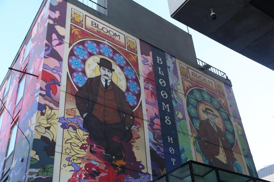 Street Art Walking Tour - The Icon Factory and The Icon Walk: from walls to makers