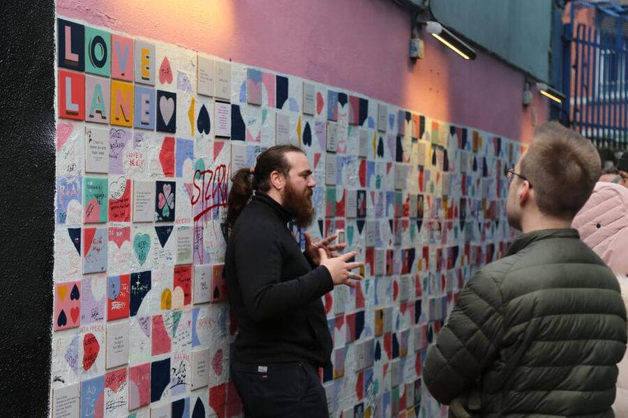 Street Art Walking Tour - Temple Bar: street art where the tourists are