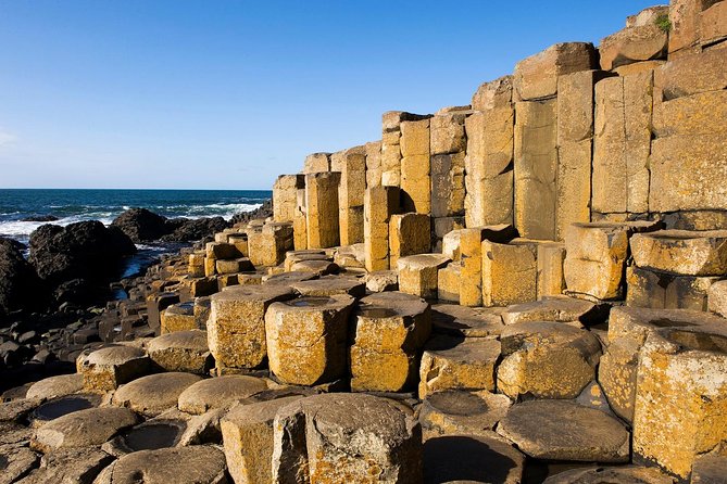 The Giant's Causeway, Dunluce Castel and Belfast - Spanish guide - Dunluce Castle: cliffside views and the story behind the stones