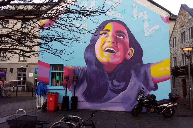 The Legendary Walking Tour of Galway - The city wall idea at Eyre Square Centre: a detail most people miss