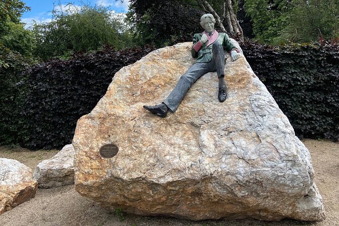 Turtle Bunbury's Dublin: A Self-Guided Audio Tour from a Celebrated Author - Oscar Wilde Statue and Oscar Wilde House: two stops, one thread