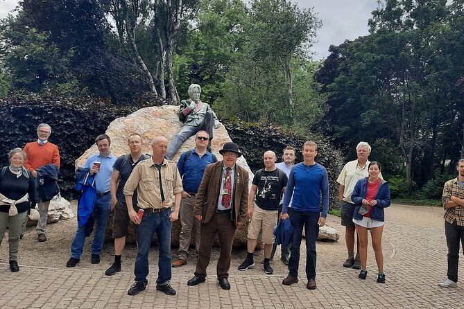 Walking tour in Merrion Square Park - Dublin Rogues Tour - Dave Kavanagh’s rogue style, humor, and question time